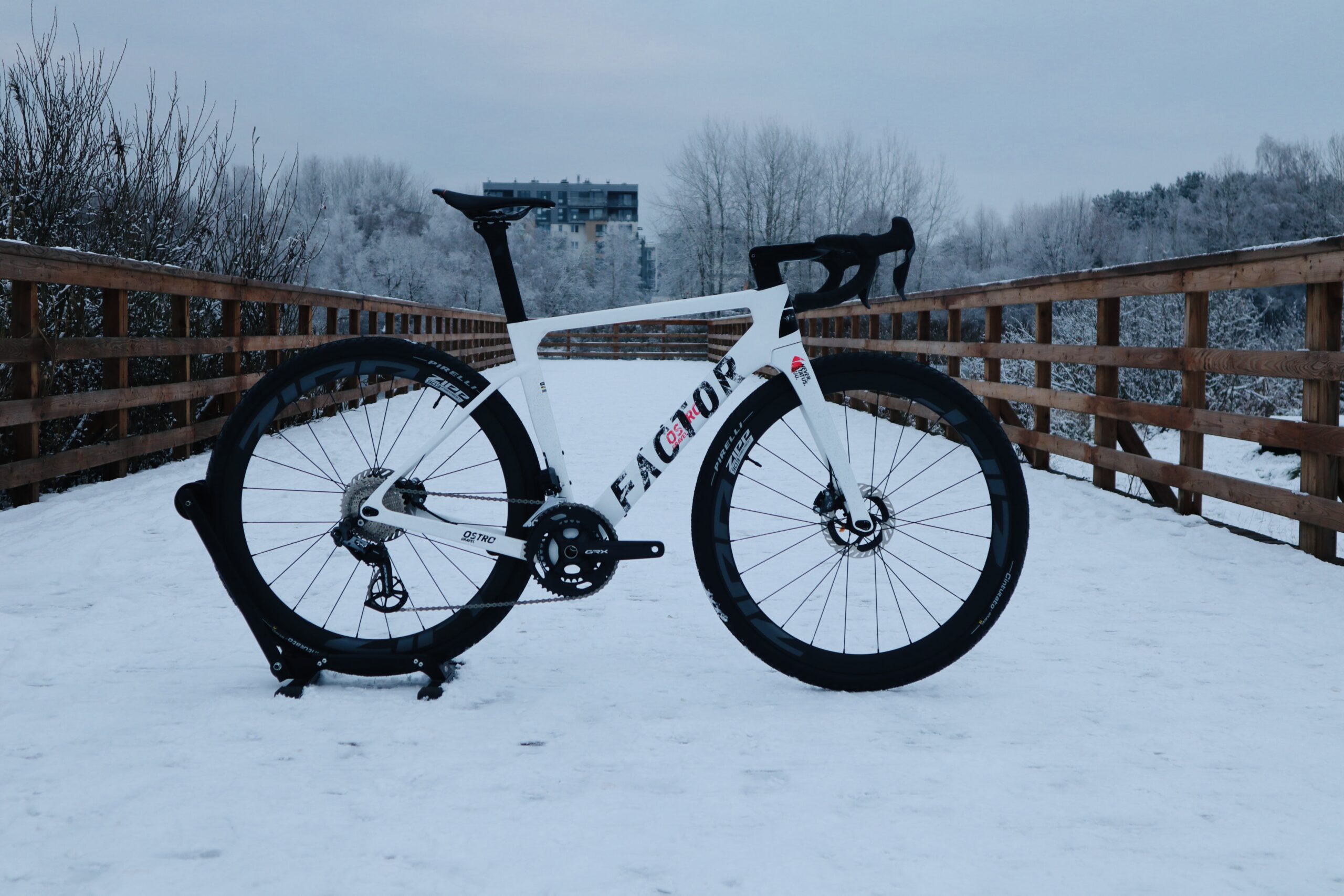 FACTOR OSTRO GRAVEL WHITE GRUNGE ZIPP 303 GRX DI2