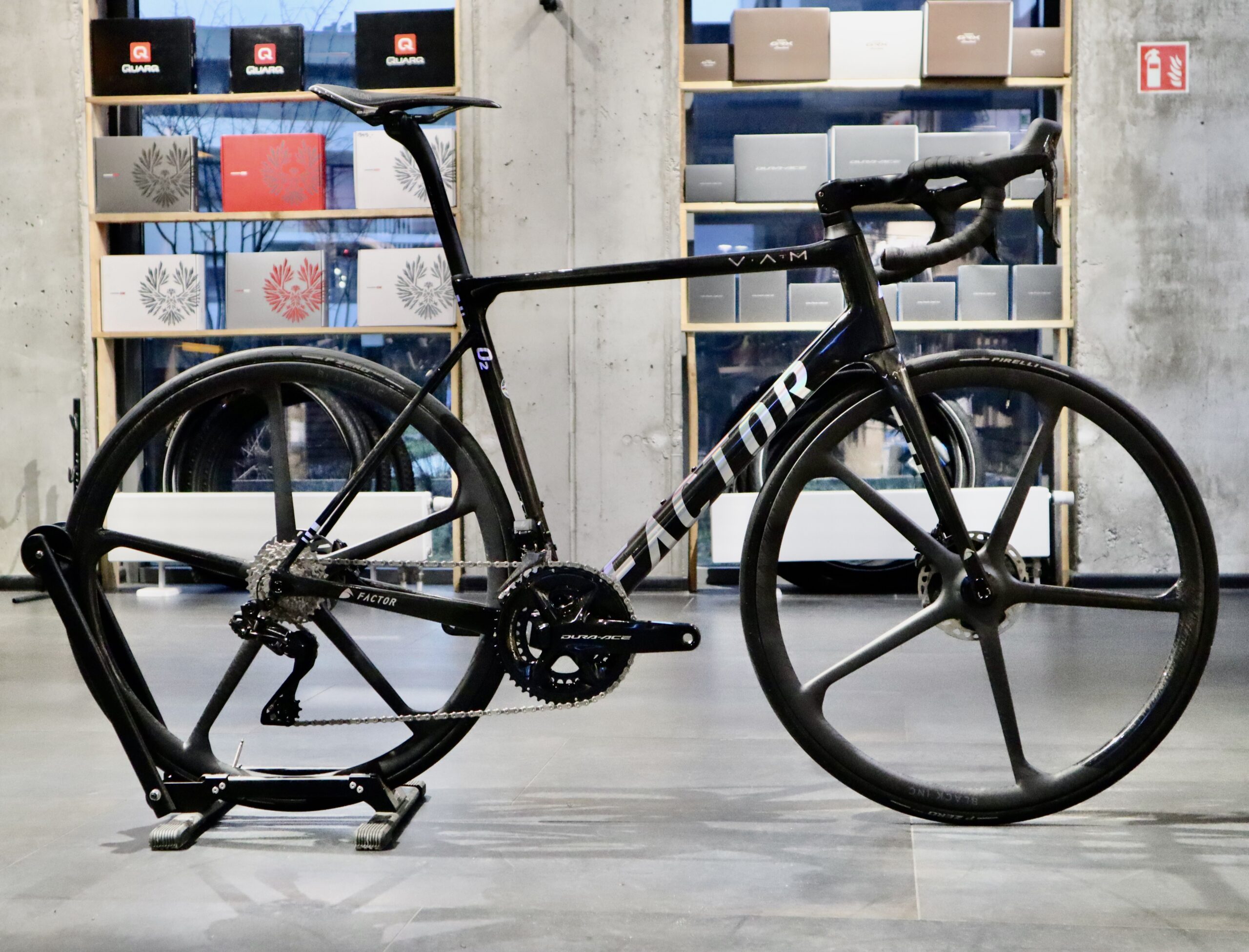 FACTOR O2 V.A.M CHROME BLACK INC FIVE DURA ACE DI2