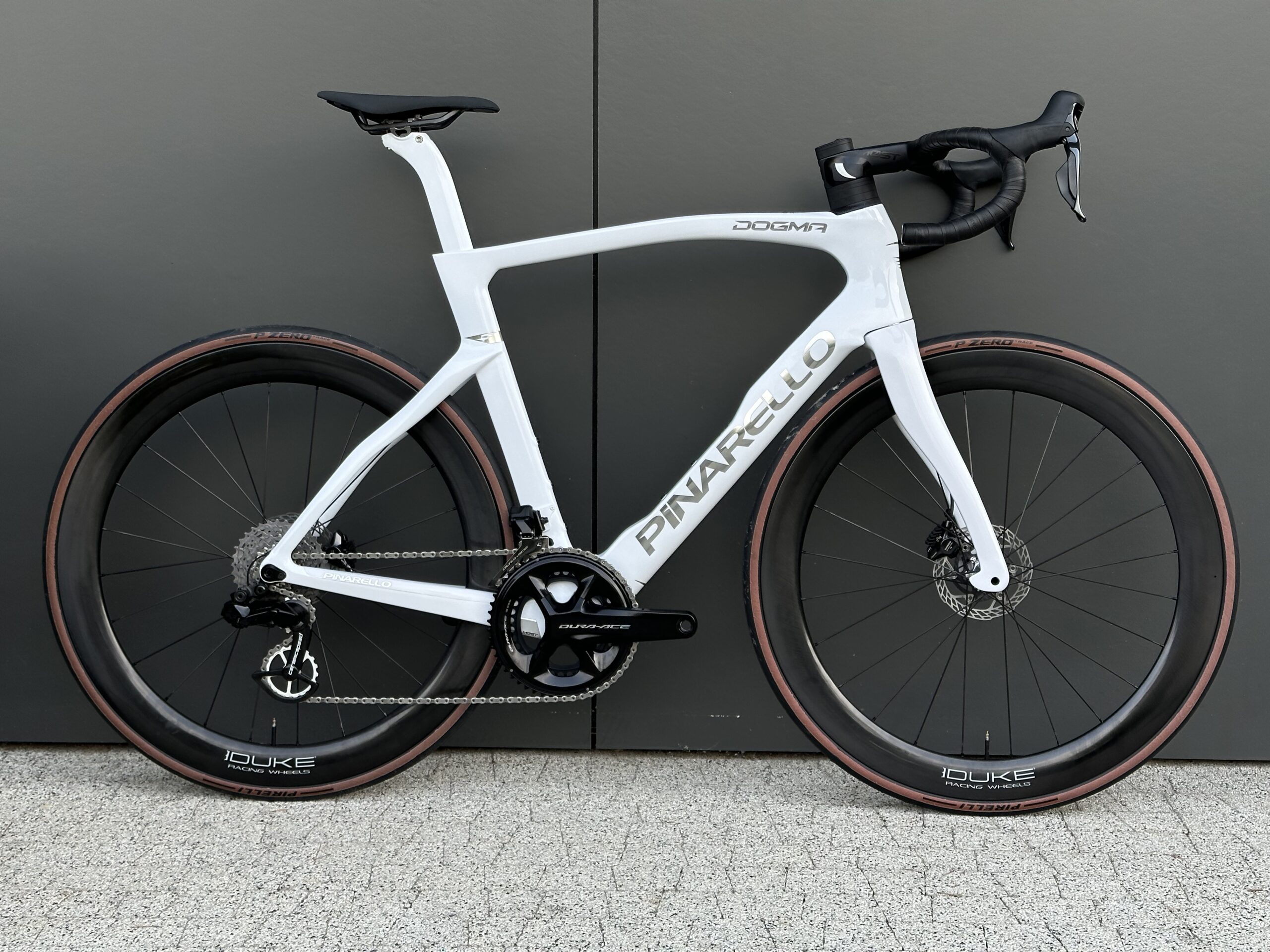 PINARELLO DOGMA F CRYSTAL WHITE 575 DURA ACE DUKE EXTRALITE