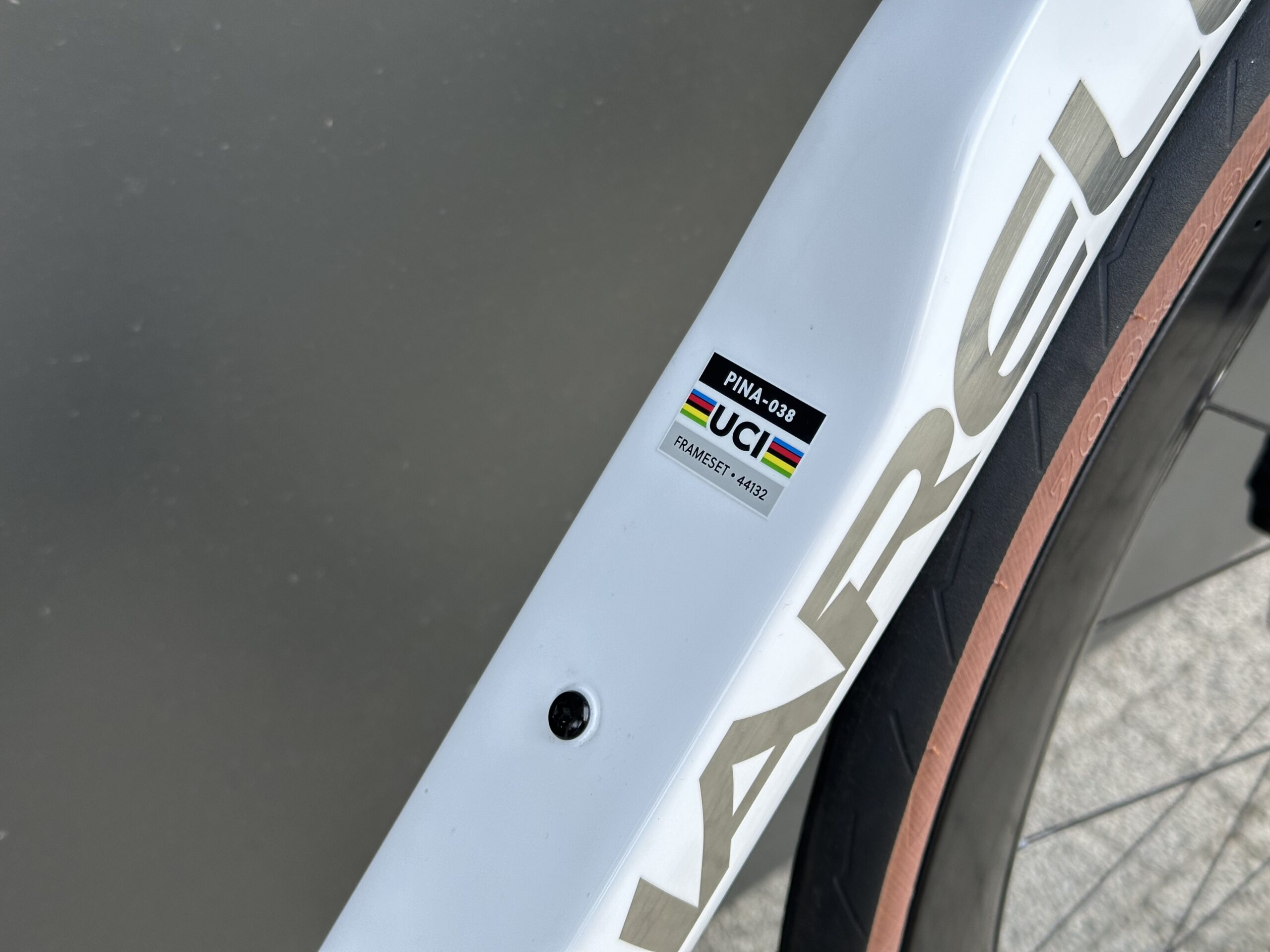 PINARELLO DOGMA F CRYSTAL WHITE 575 DURA ACE DUKE EXTRALITE - obrazek 4