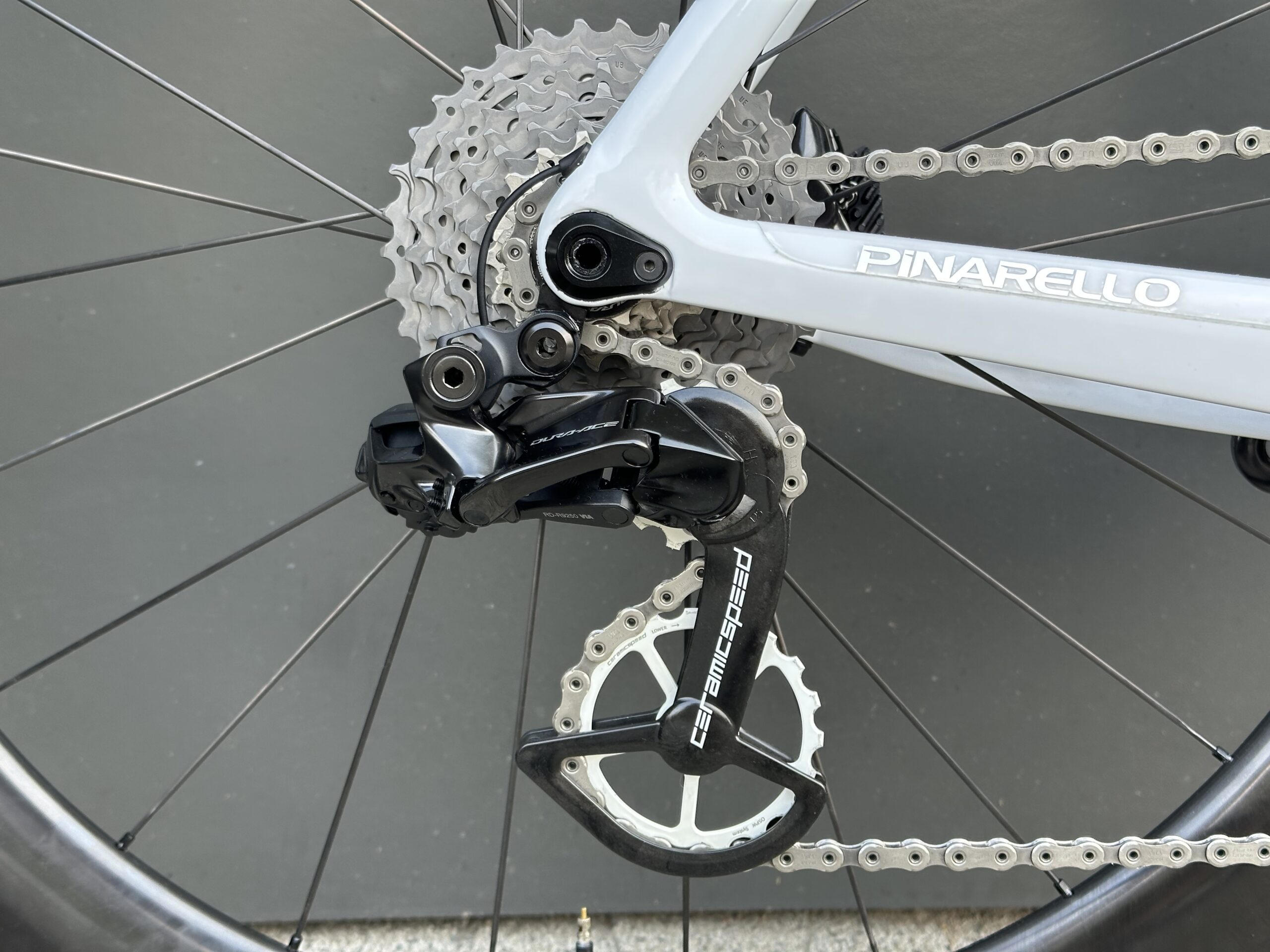 PINARELLO DOGMA F CRYSTAL WHITE 575 DURA ACE DUKE EXTRALITE - obrazek 5