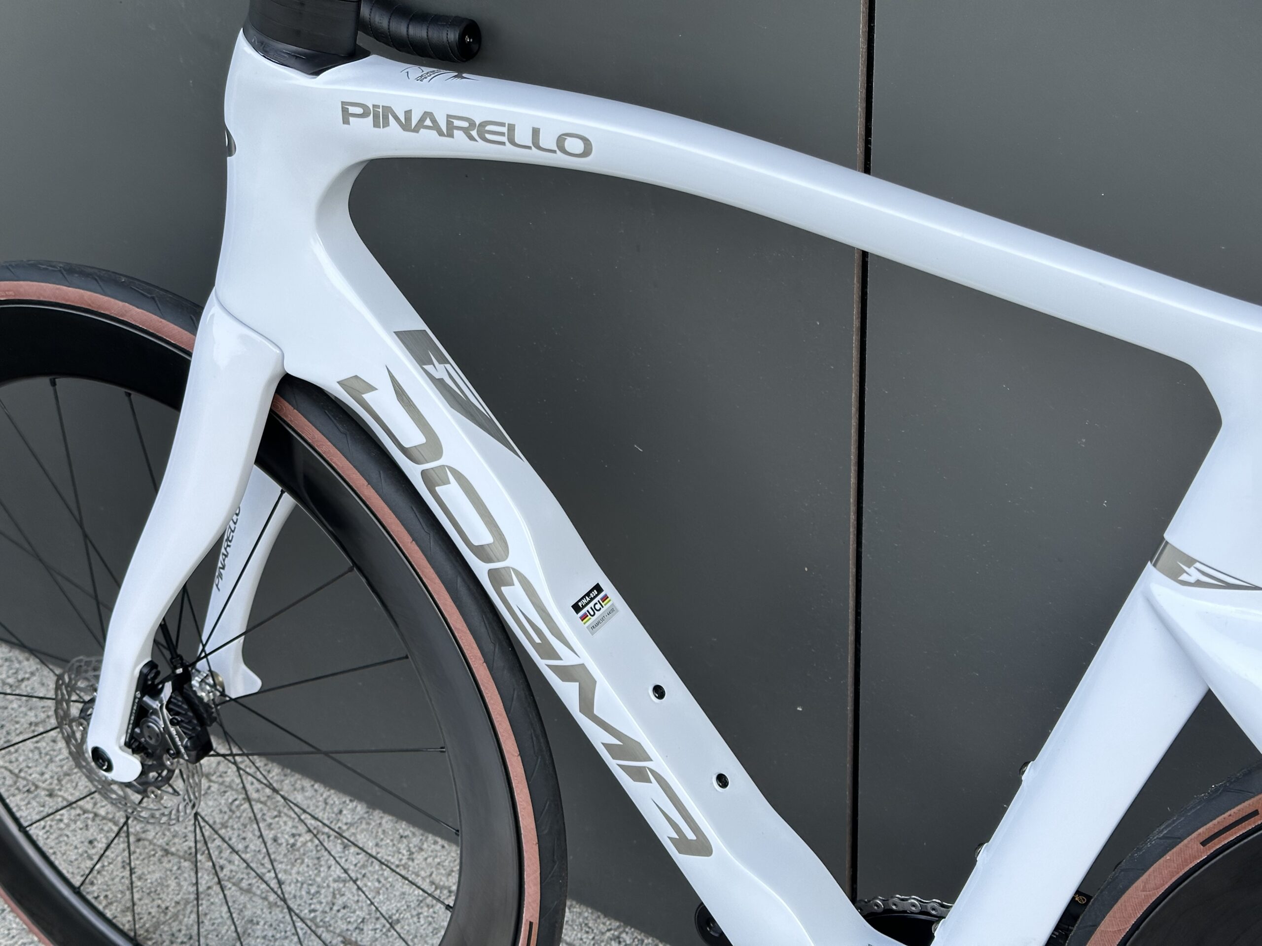 PINARELLO DOGMA F CRYSTAL WHITE 575 DURA ACE DUKE EXTRALITE - obrazek 7