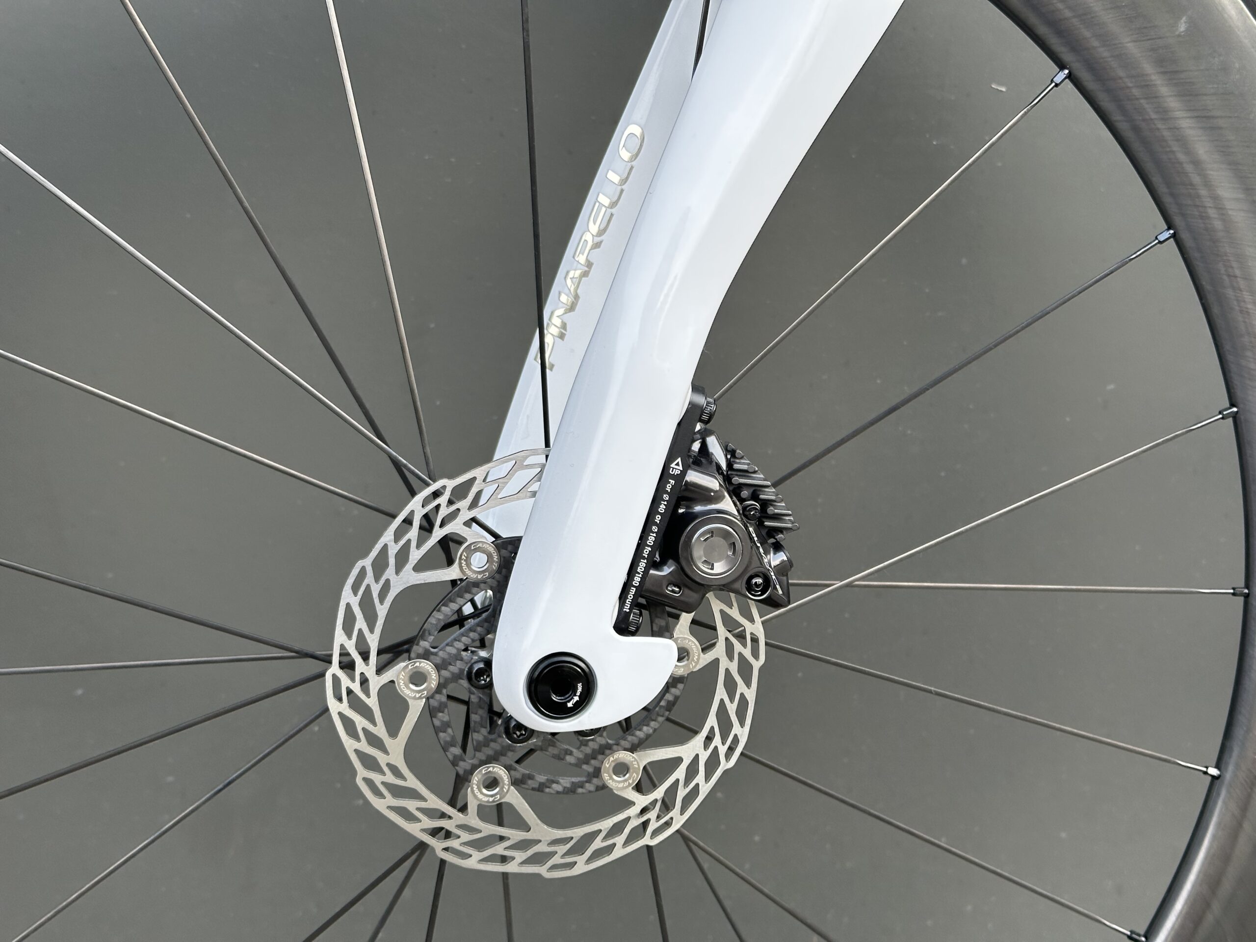 PINARELLO DOGMA F CRYSTAL WHITE 575 DURA ACE DUKE EXTRALITE - obrazek 8