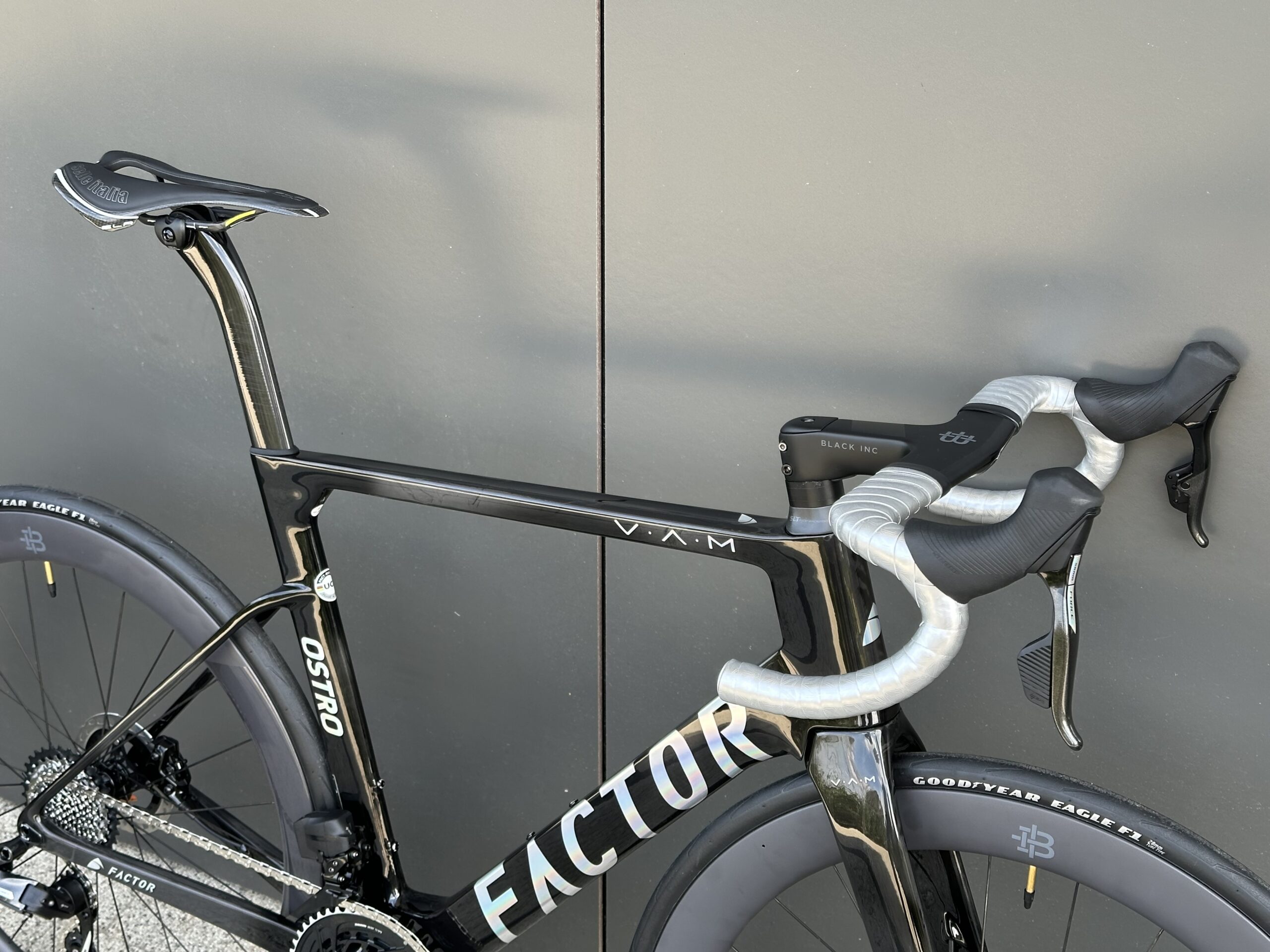 FACTOR OSTRO V.A.M CHROME 56 SRAM FORCE BLACK INC - obrazek 5