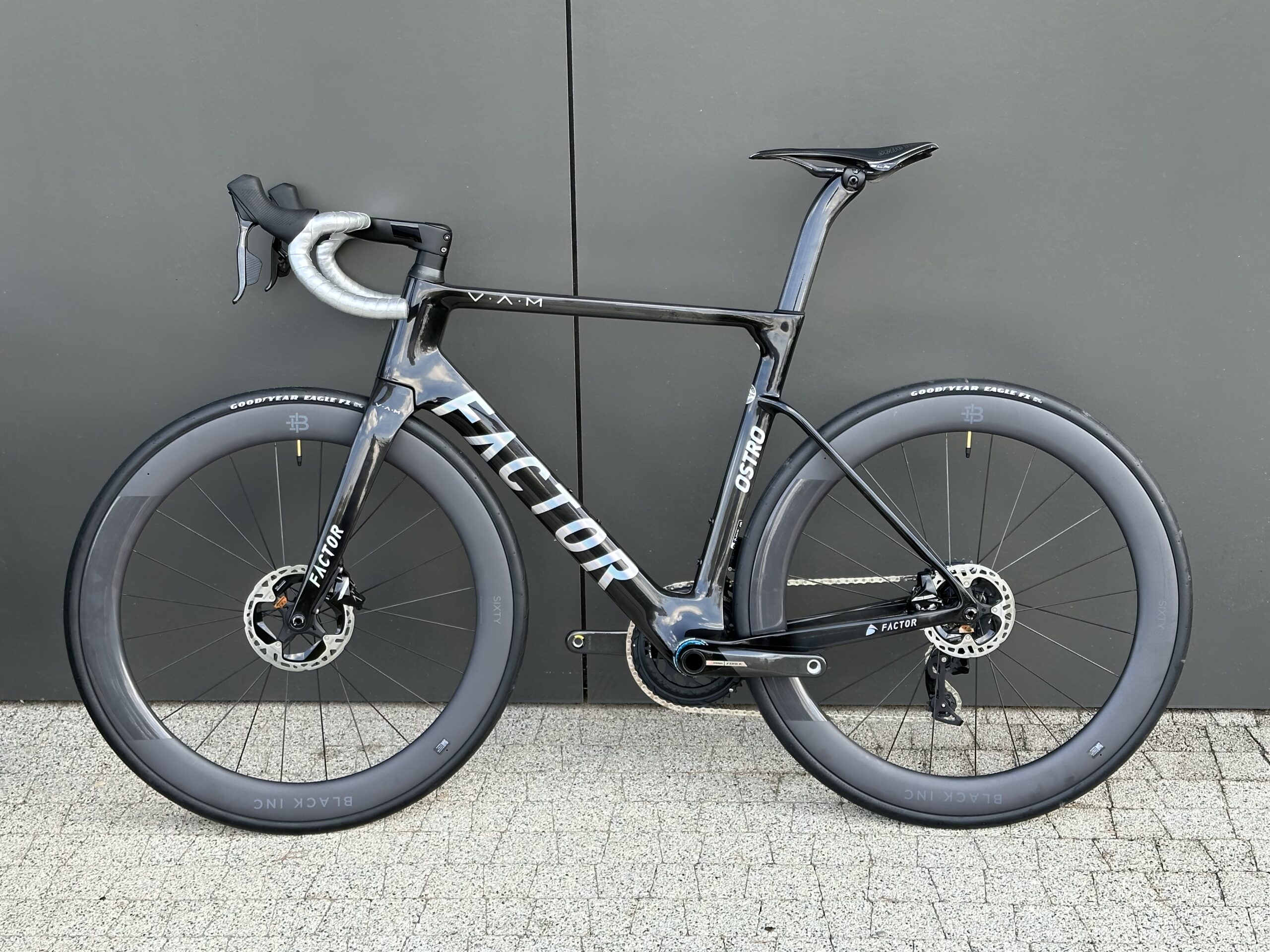 FACTOR OSTRO V.A.M CHROME 56 SRAM FORCE BLACK INC - obrazek 2