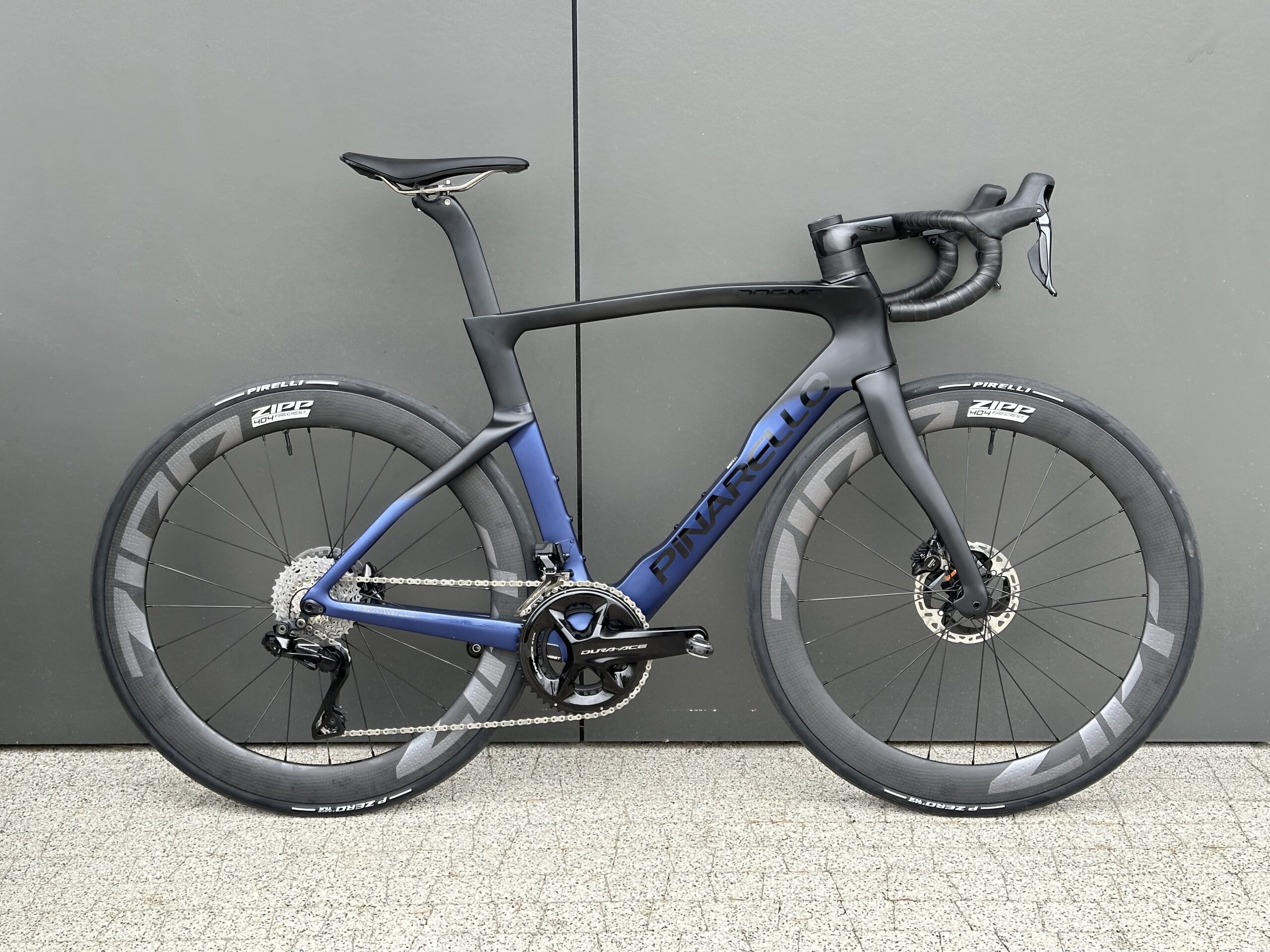 PINARELLO DOGMA F MIDNIGHT BLUE 550 DURA ACE ZIPP 404 FIRECREST