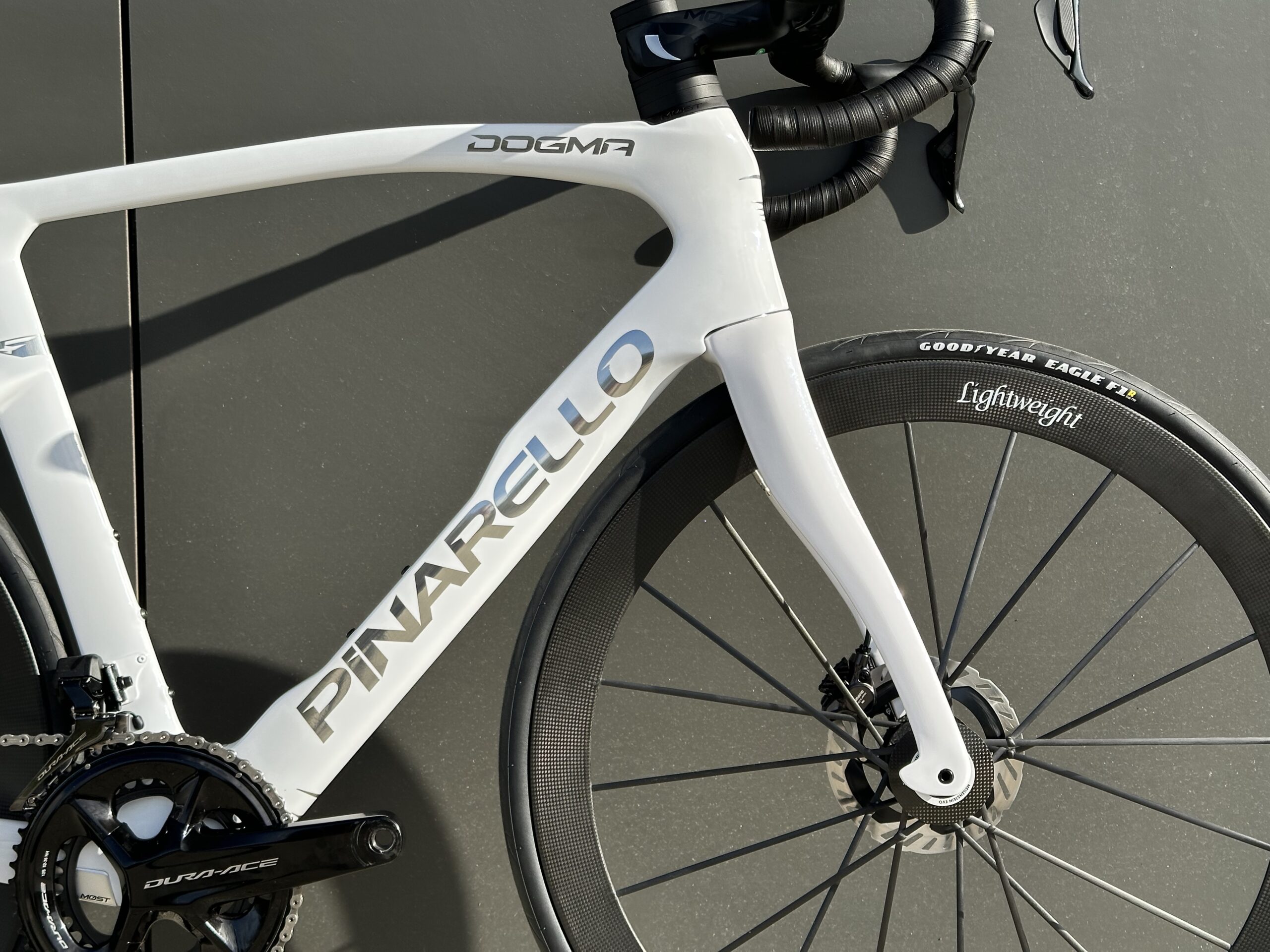 Pinarello Dogma F | Crystal White | Dura Ace Di2 | Lightweight Meilenstein - obrazek 2