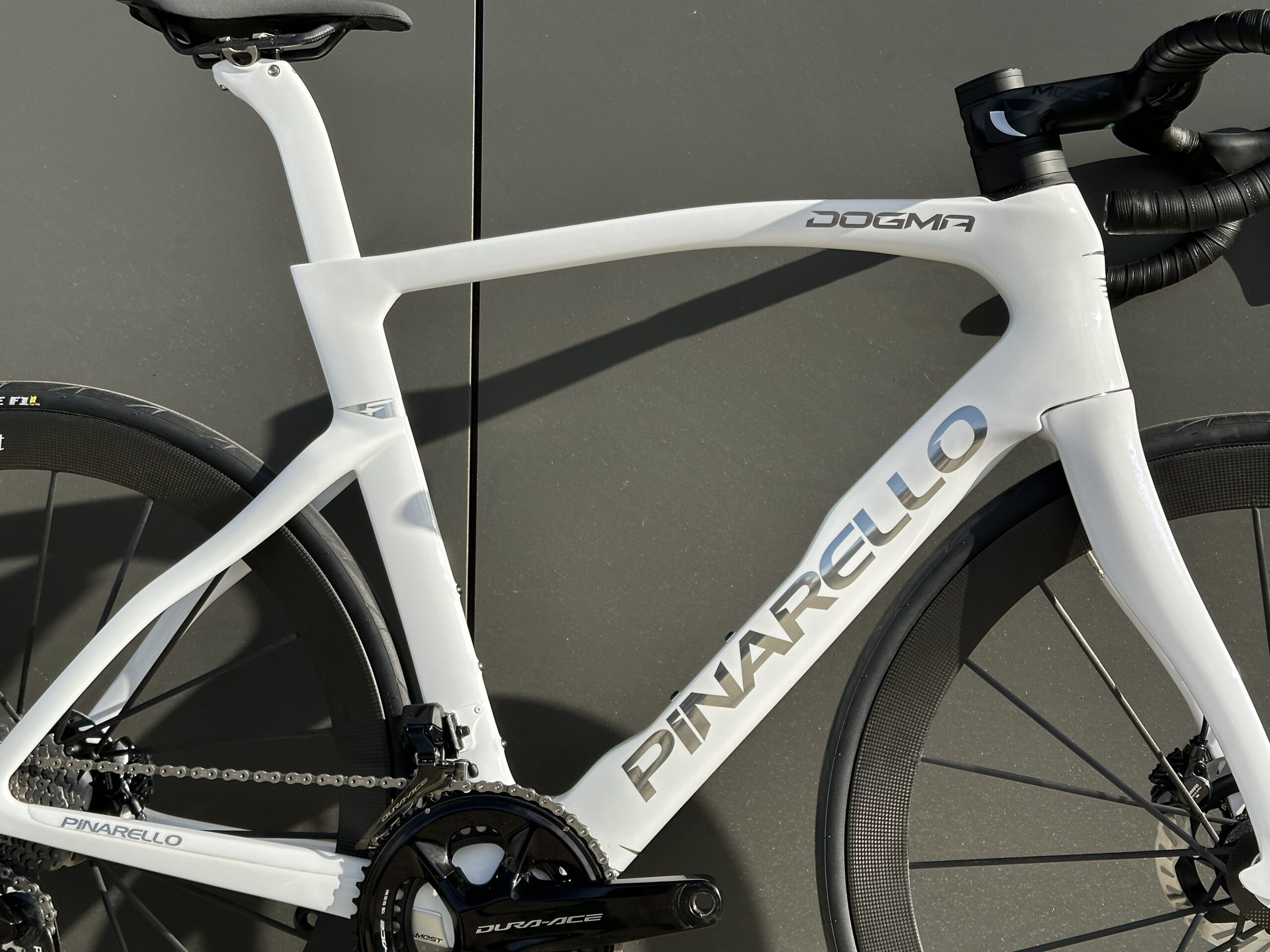 Pinarello Dogma F | Crystal White | Dura Ace Di2 | Lightweight Meilenstein - obrazek 5