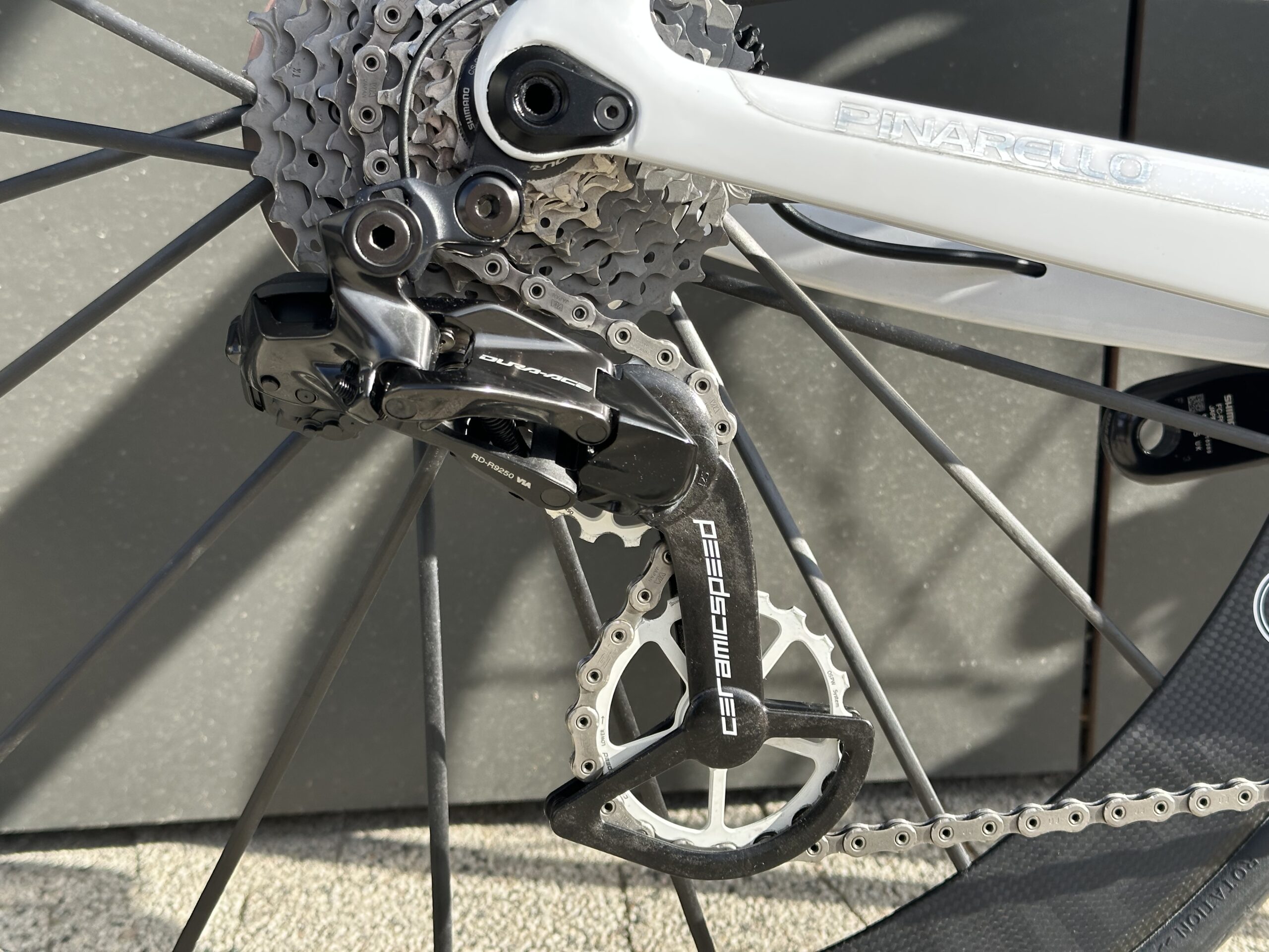 Pinarello Dogma F | Crystal White | Dura Ace Di2 | Lightweight Meilenstein - obrazek 4