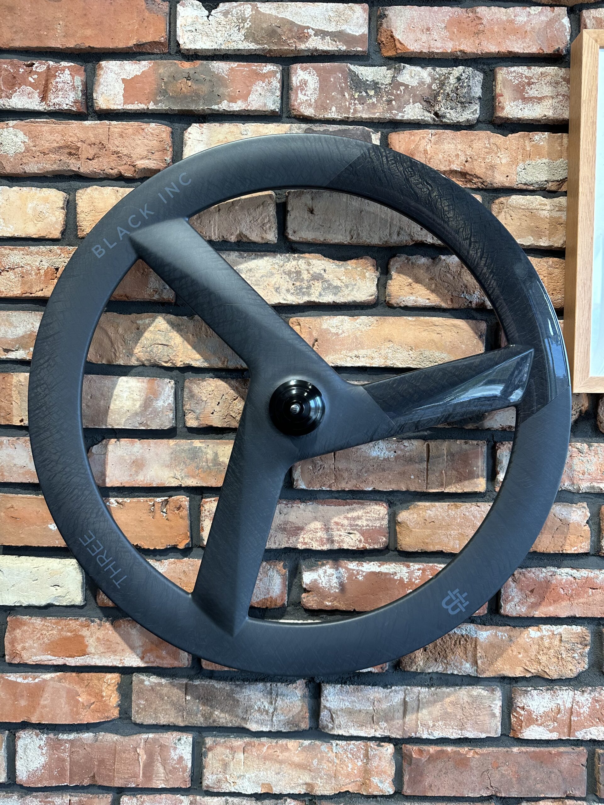 Koło przednie BLACK INC THREE Clincher Disc Brake