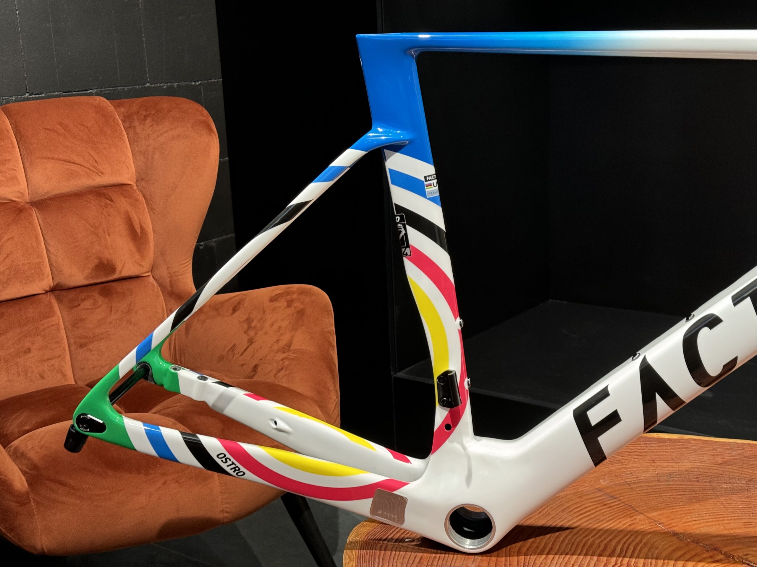 Factor Ostro VAM V2 Paris 1900 - Rama Carbon - obrazek 9