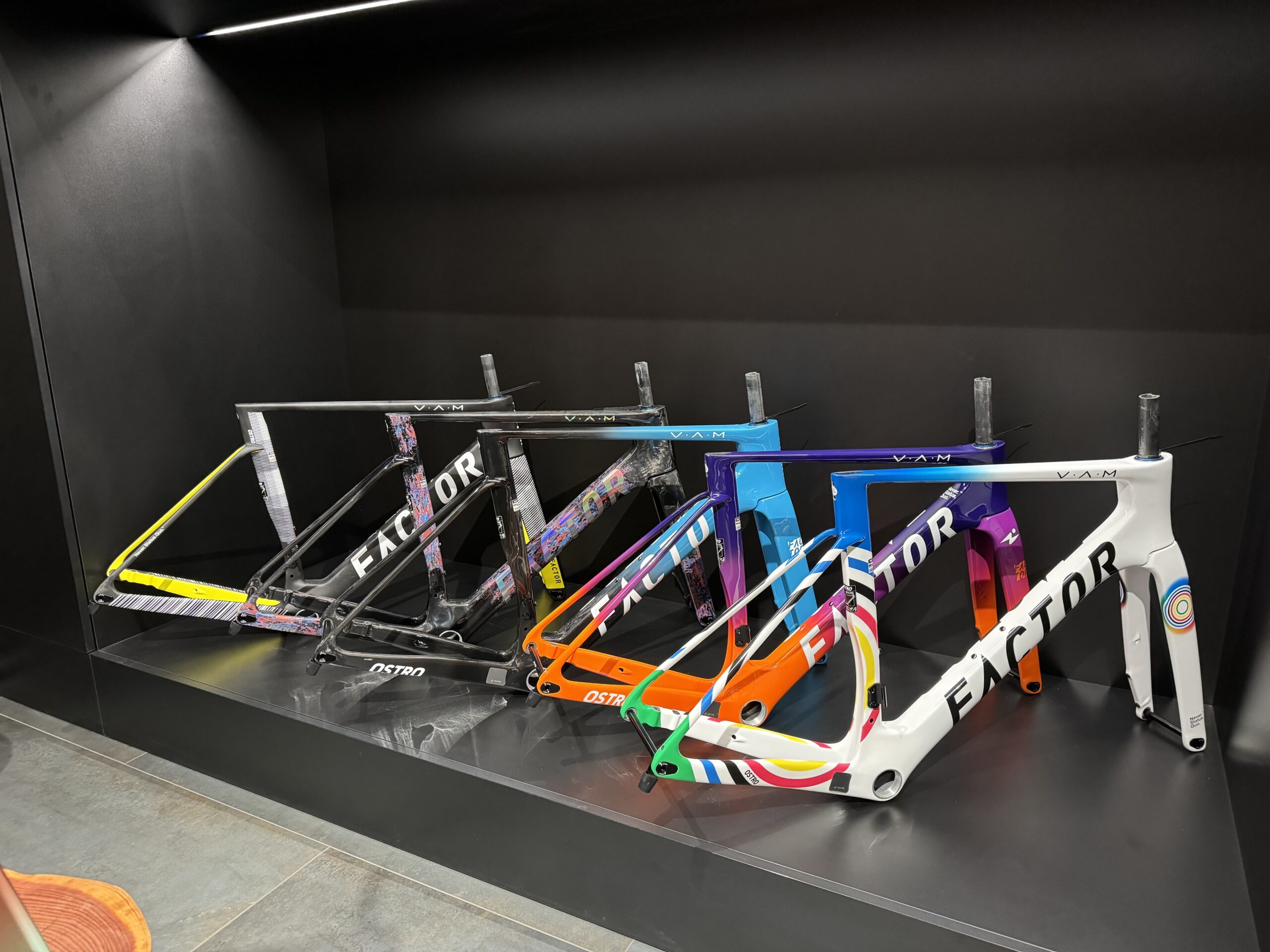 Factor Ostro VAM V2 Paris 1900 - Rama Carbon - obrazek 10