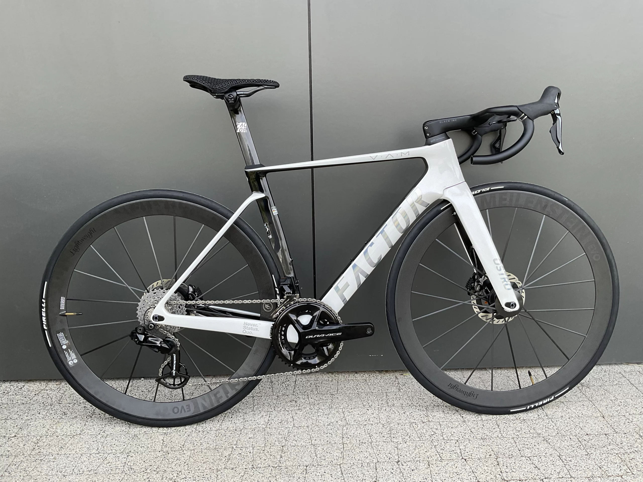 Factor Ostro VAM 2.0 | Dura Ace Di2 Disc | Lightweight Meilenstein Schwarz ED | Pearl White