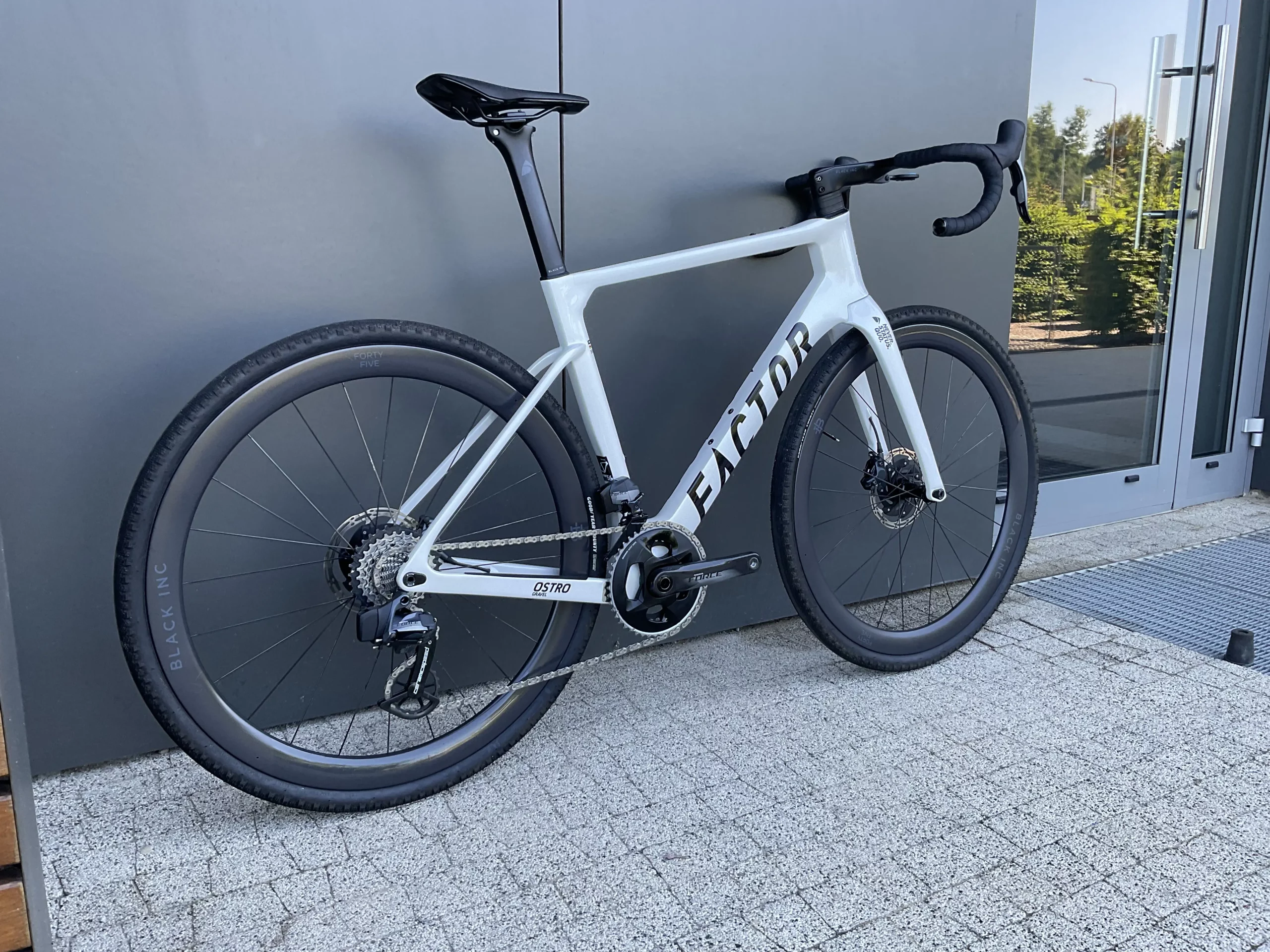 Factor Ostro Gravel 56 | Sram Force AXS 2x12 | Black INC 45 | CeramicSpeed | Prisma Studio - obrazek 4