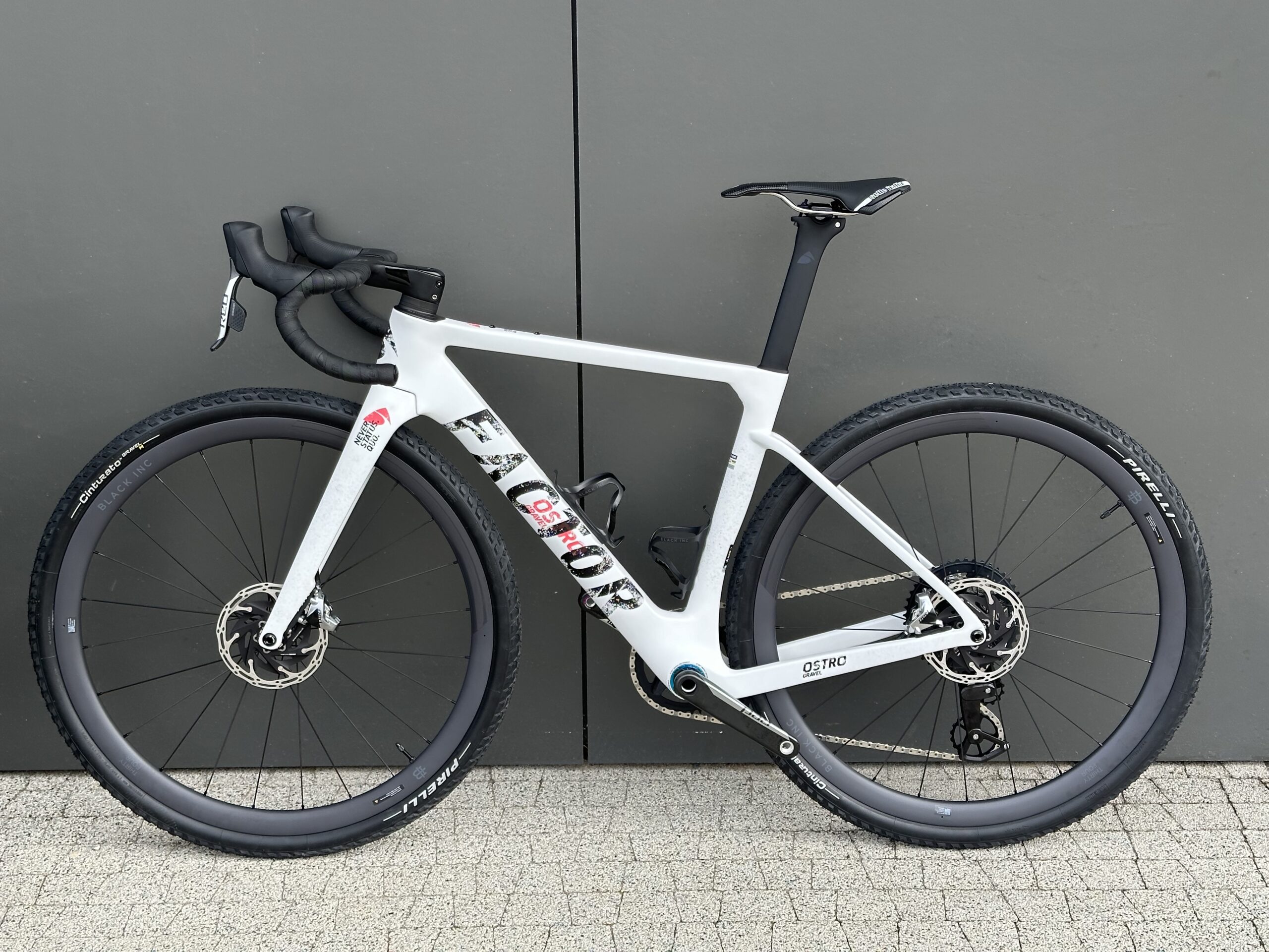 FACTOR OSTRO GRAVEL WHITE / GRUNGE BLACK INC / SRAM RED - obrazek 3