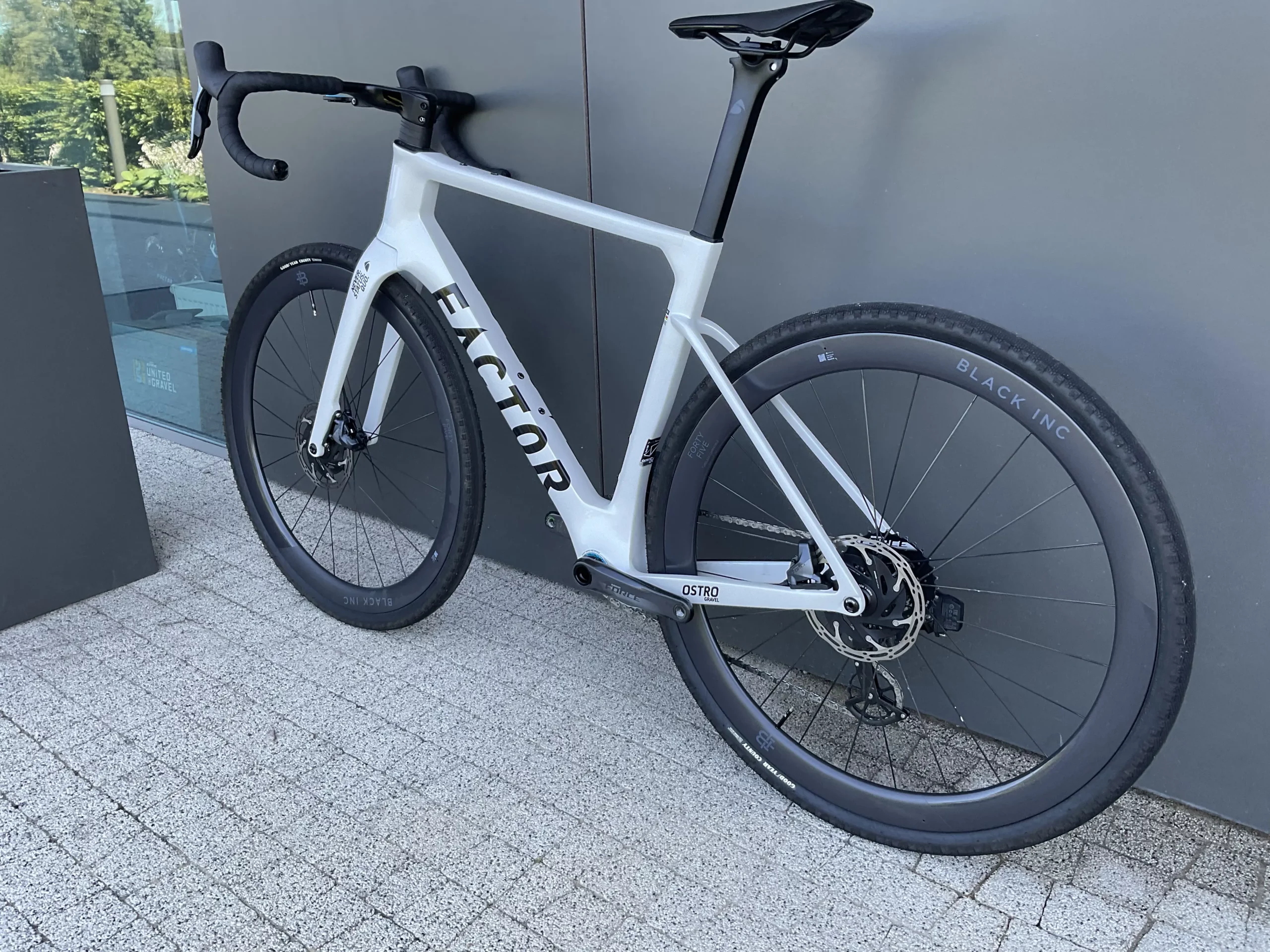 Factor Ostro Gravel 56 | Sram Force AXS 2x12 | Black INC 45 | CeramicSpeed | Prisma Studio - obrazek 10