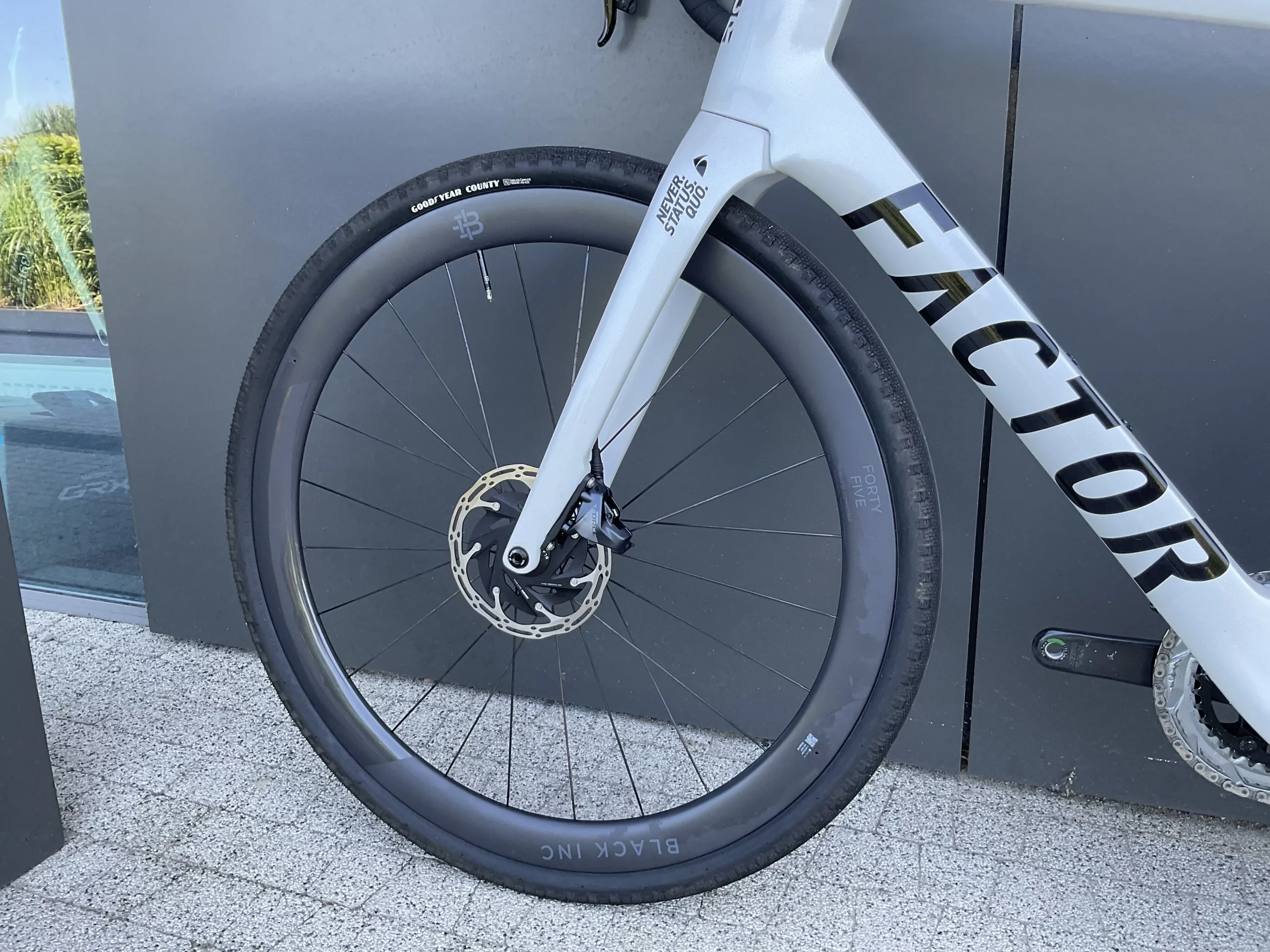 Factor Ostro Gravel 56 | Sram Force AXS 2x12 | Black INC 45 | CeramicSpeed | Prisma Studio - obrazek 11