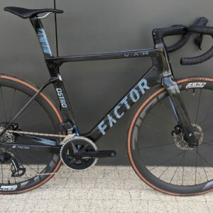 FACTOR OSTRO V.A.M FLICKER ZIPP 303 SRAM RIVAL AXS