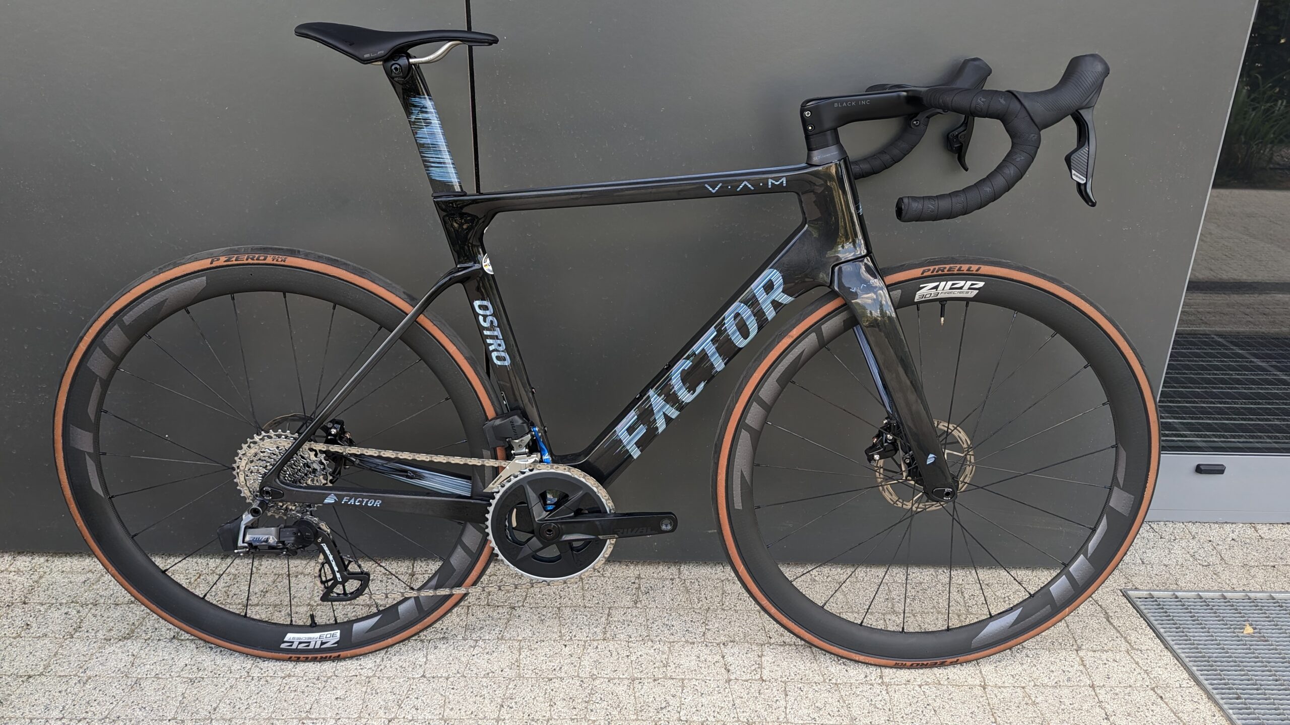 FACTOR OSTRO V.A.M FLICKER ZIPP 303 SRAM RIVAL AXS