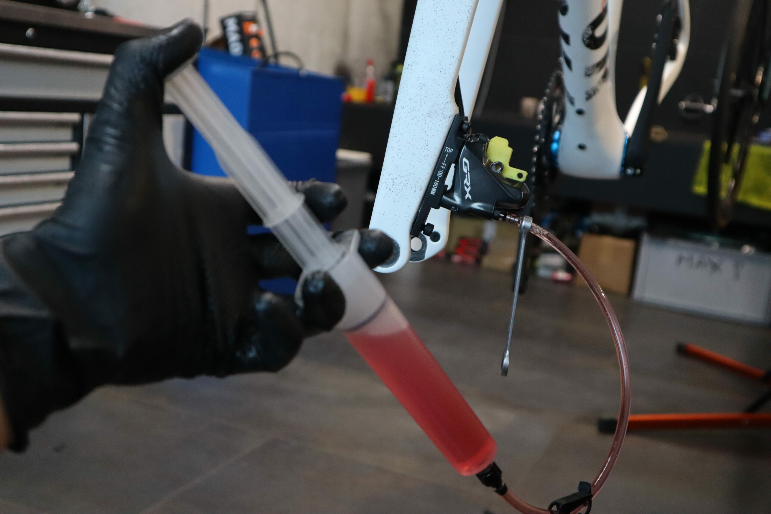 Odpowietrzanie hamulców hydraulicznych serwis rowerowy Gdańsk