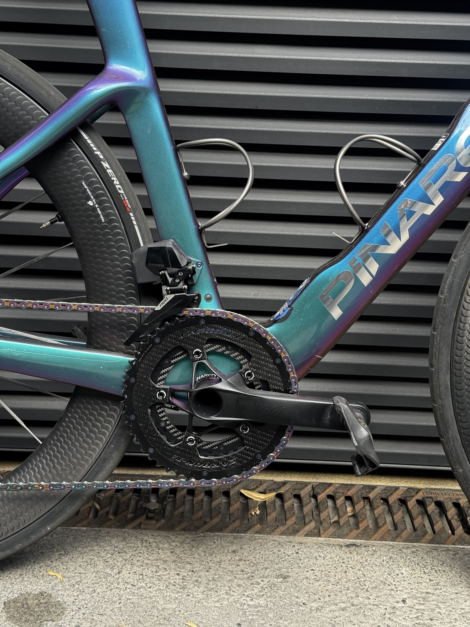 Pinarello DOGMA F MyWay Borealis – SRAM RED AXS E1, THM, Scope Artech 6