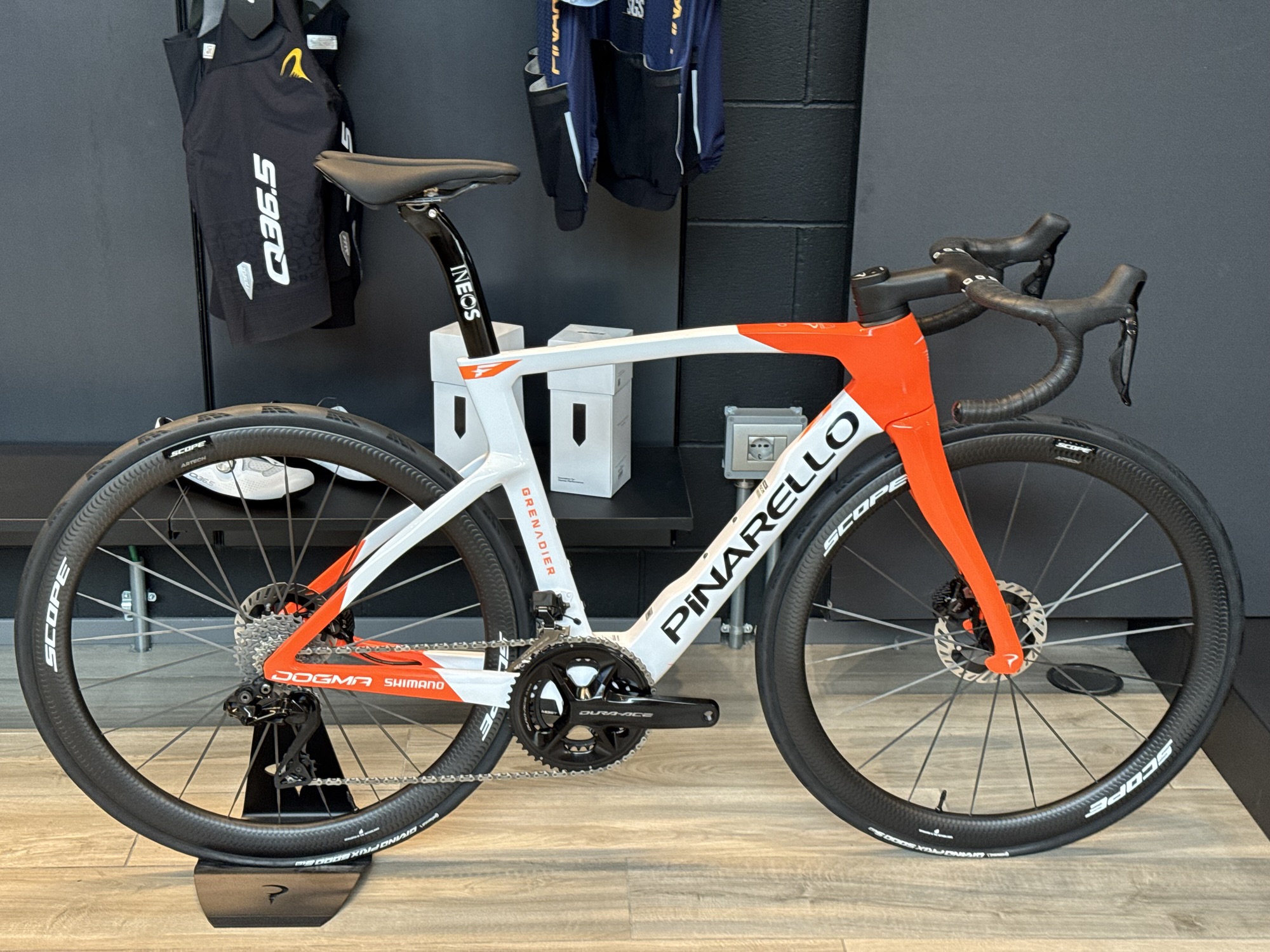 Dogma F Team Ineos